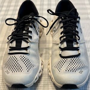 On Cloud X running shoes in a white and black colorway size 8